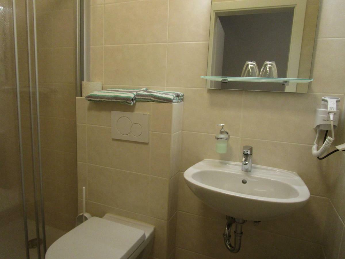 Hotel Dorfwirtshaus Rauch Eschabruck Esterno foto